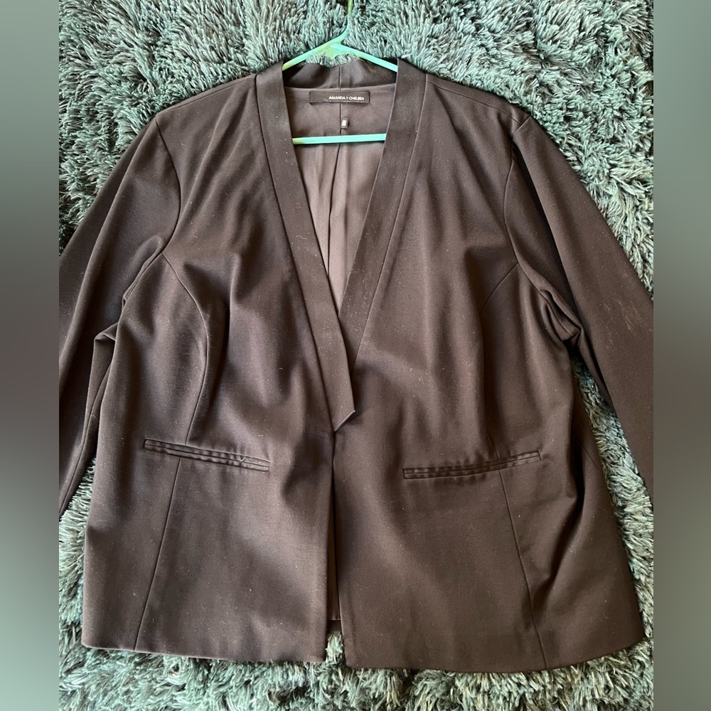 18W Tuxedo style black blazer